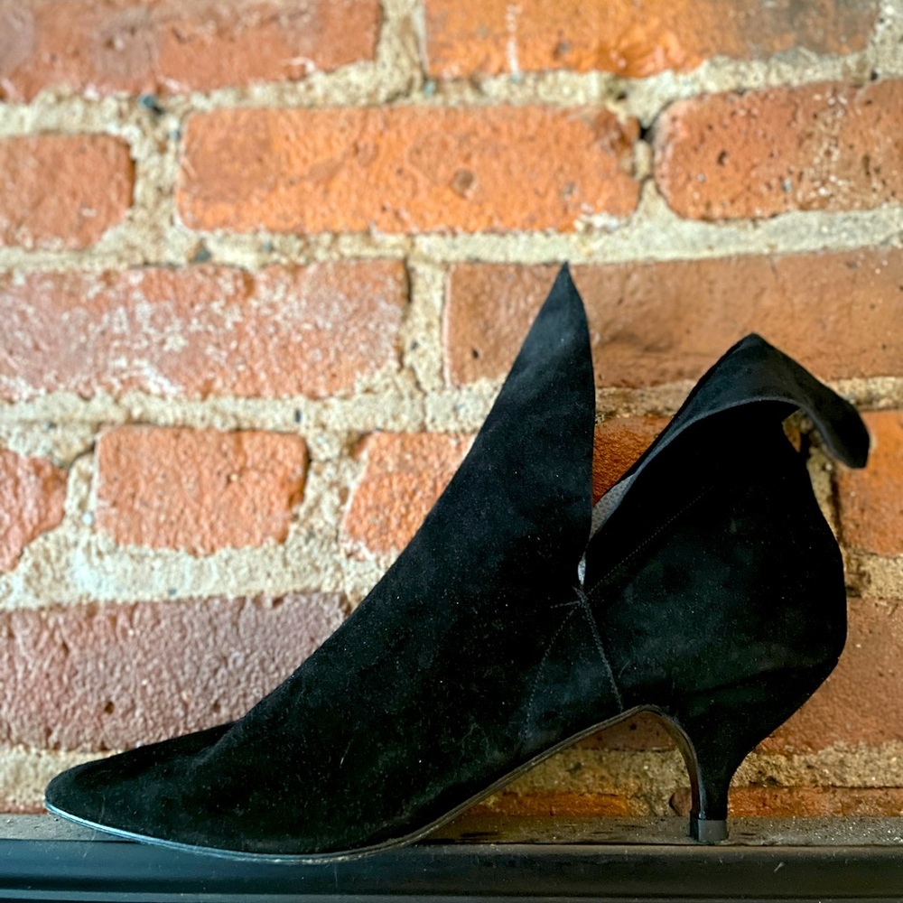 Norma Kamali black suede kitten heel bootie sz 10
